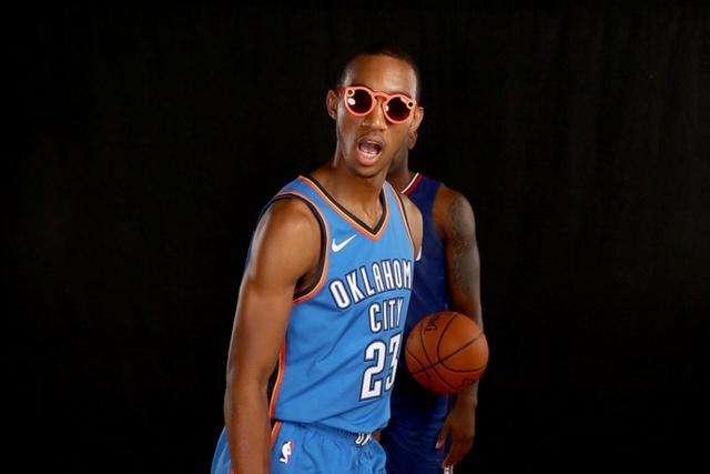 夸梅：查尔莫斯说詹姆斯“像婊子一样抱怨” 但没人质疑MJ的态度